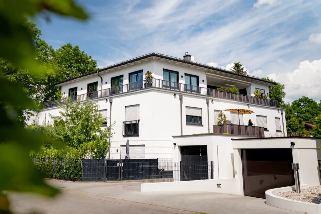 Fertiggestelltes Mehrfamilienhaus Kaskadenweg 14 in München